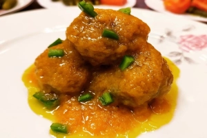 plato con  albóndigas venezolanas