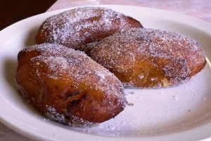 plato de empanadas de plátano