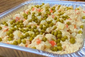 bandeja de ensalada de gallina