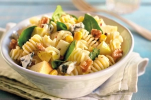 plato de ensalada de pasta