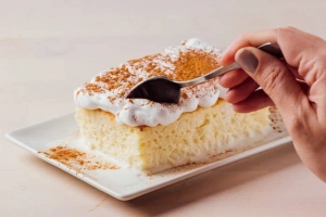 porción de torta tres leches
